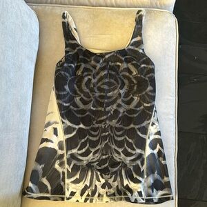 Lululemon top - gently worn size 4